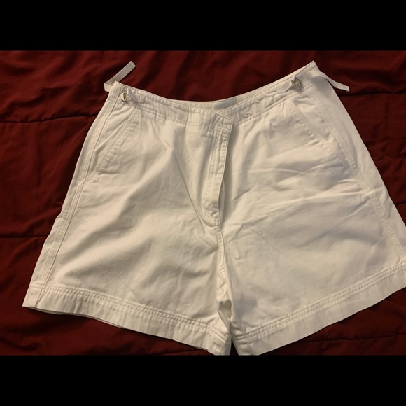 White shorts - Picture 1 of 3